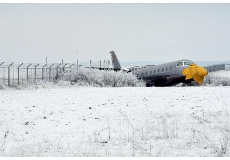 În urmă cu doi ani, unul dintre avioanele care aducea oaspeţii lui Ţiriac la Vânătoarea de la Balc, a eşuat pe pista Aeroportului orădean